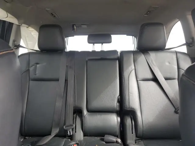 2018 TOYOTA HIGHLANDER SE  