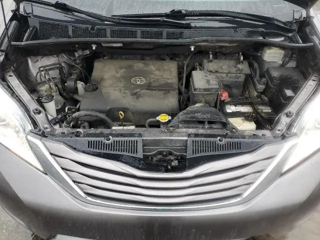 2015 TOYOTA SIENNA LE  
