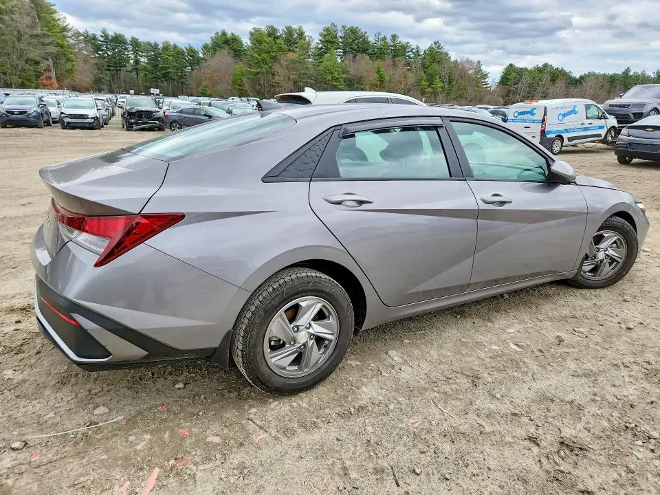 2024 HYUNDAI ELANTRA SE  