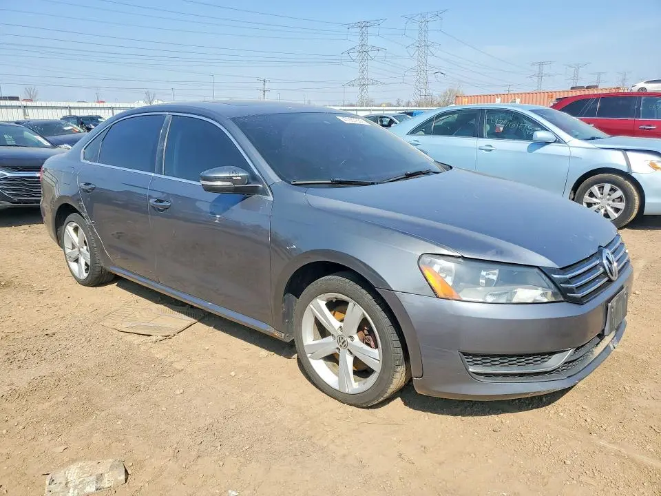2013 VOLKSWAGEN PASSAT SE  