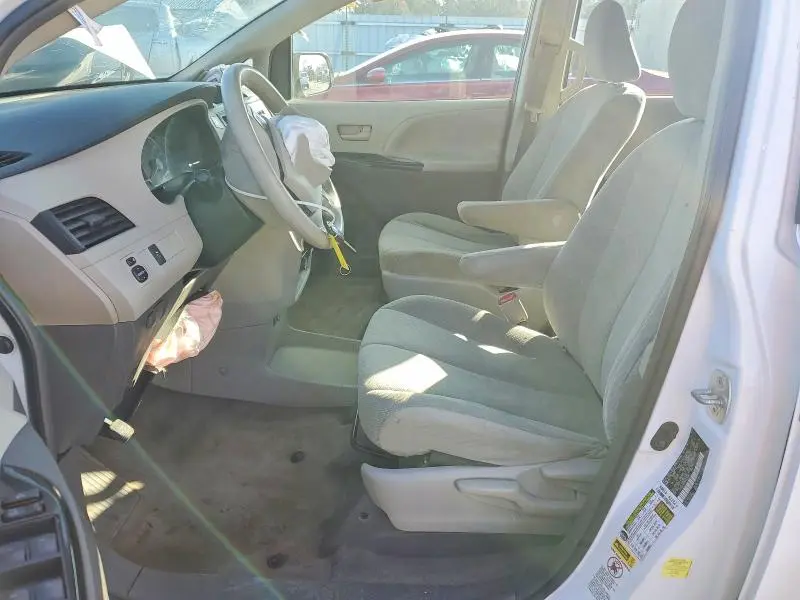 2013 TOYOTA SIENNA   