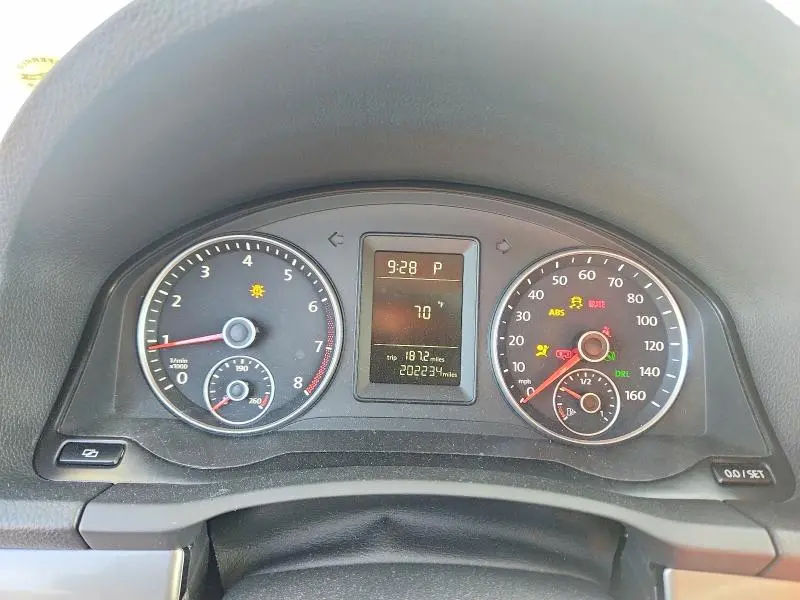 2010 VOLKSWAGEN JETTA S  