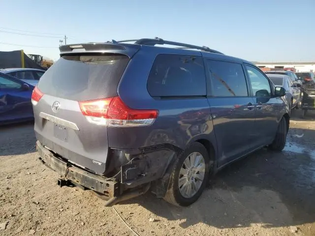 2013 TOYOTA SIENNA XLE  