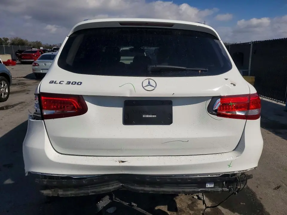 2018 MERCEDES-BENZ GLC 300  