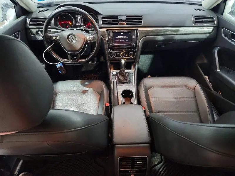 2018 VOLKSWAGEN PASSAT SE  