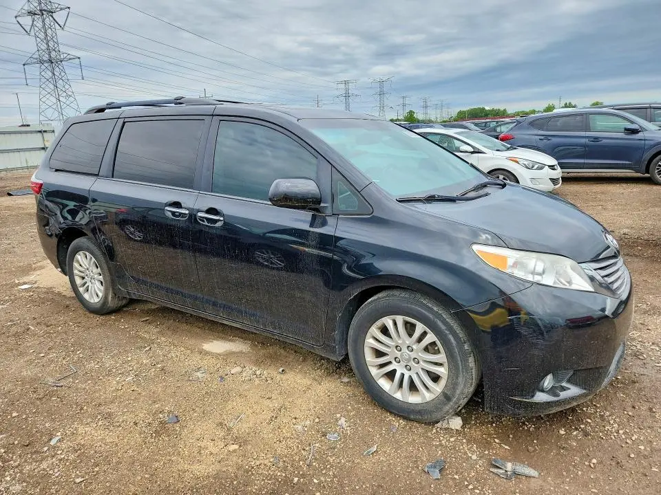 2017 TOYOTA SIENNA XLE 8-PASSENGER  