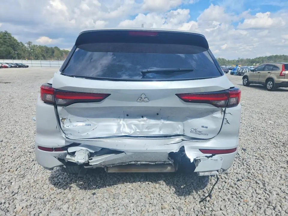 2024 MITSUBISHI OUTLANDER SE  