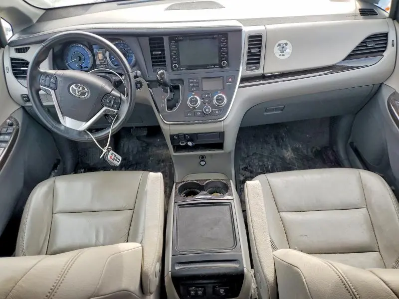 2018 TOYOTA SIENNA XLE  
