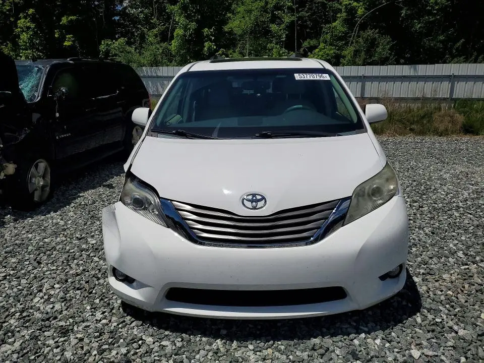2014 TOYOTA SIENNA XLE 8-PASSENGER  