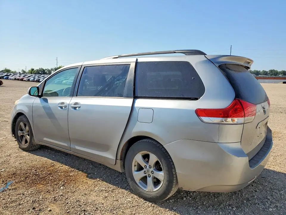 2011 TOYOTA SIENNA LE  