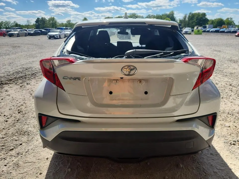 2020 TOYOTA C-HR XLE  