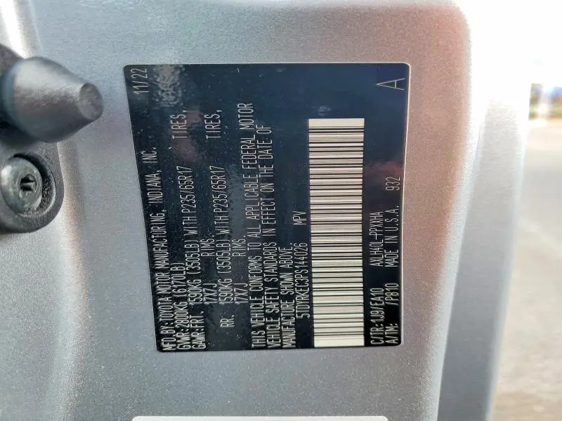 2023 TOYOTA SIENNA XLE  