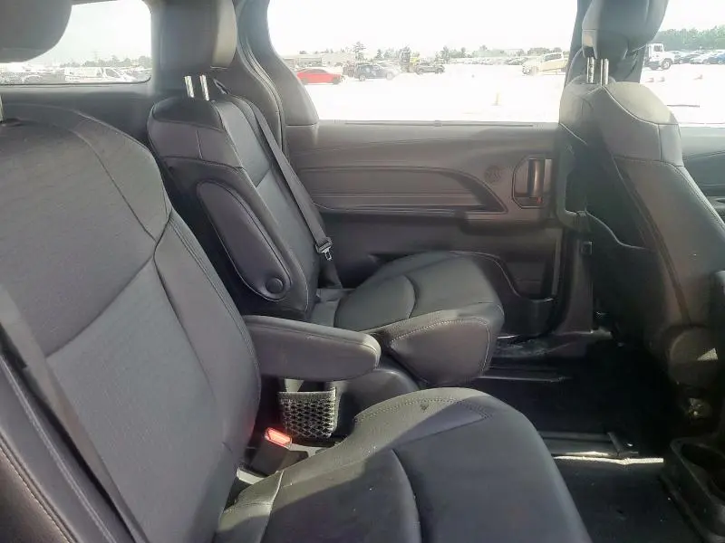 2024 TOYOTA SIENNA XSE  