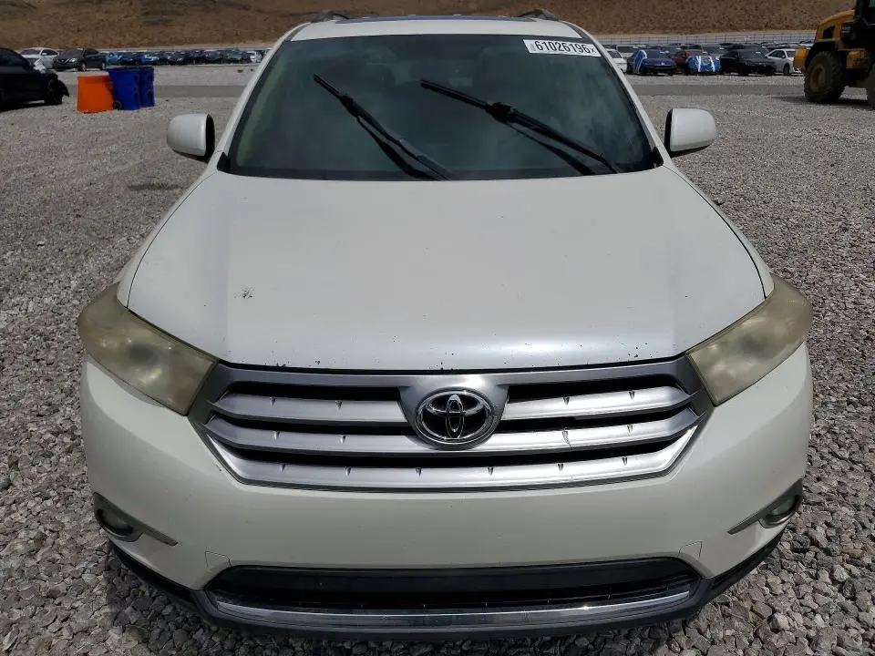 2012 TOYOTA HIGHLANDER SE  