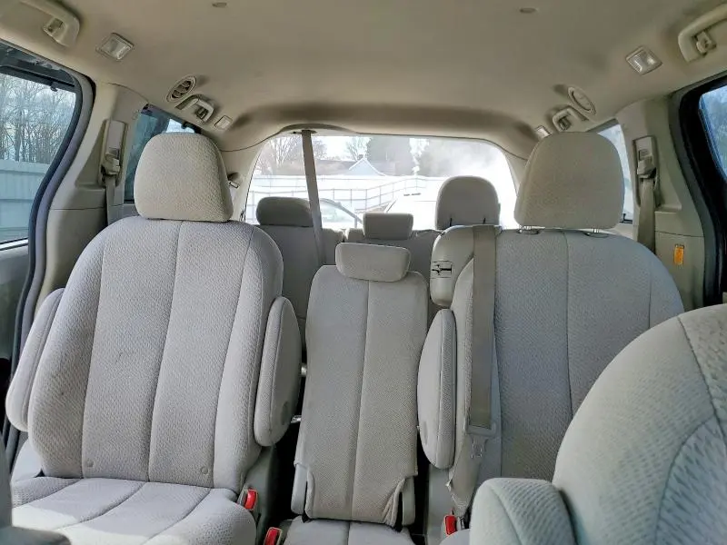2011 TOYOTA SIENNA LE  