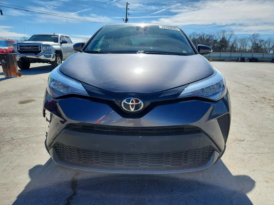 2021 TOYOTA C-HR XLE  