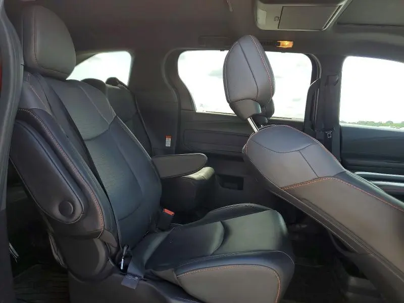2021 TOYOTA SIENNA XSE  