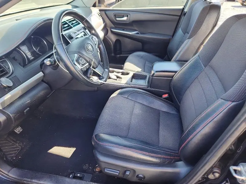 2016 TOYOTA CAMRY SE  