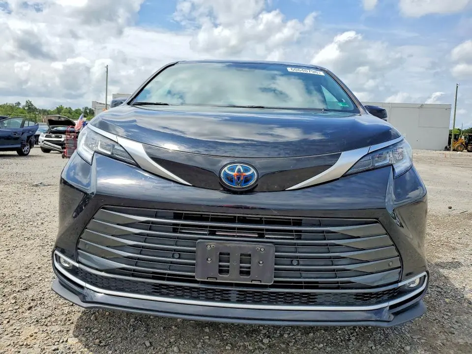 2023 TOYOTA SIENNA LIMITED 7-PASSENGER  