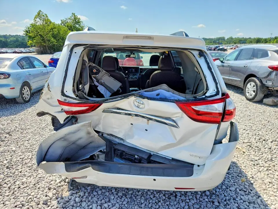 2015 TOYOTA SIENNA LIMITED PREMIUM 7-PASSENGER  