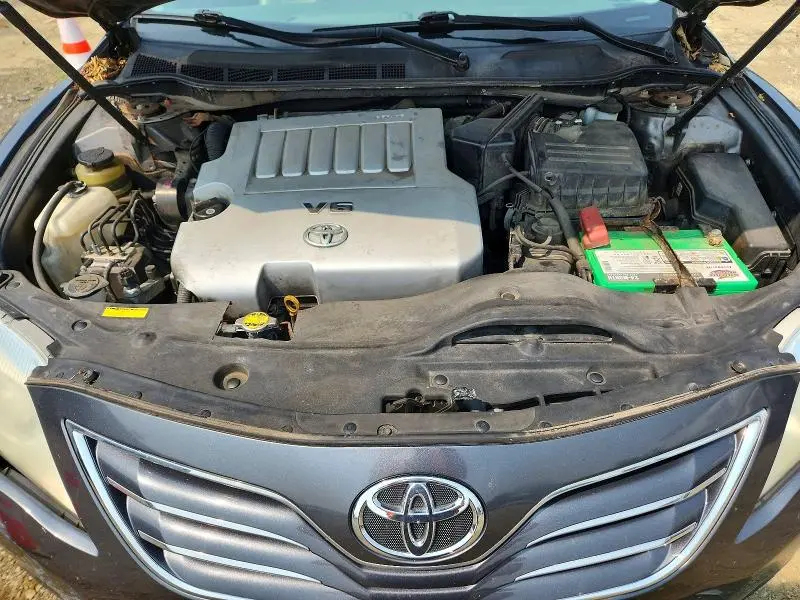 2011 TOYOTA CAMRY XLE V6  