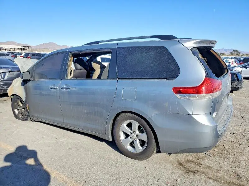 2011 TOYOTA SIENNA LE  