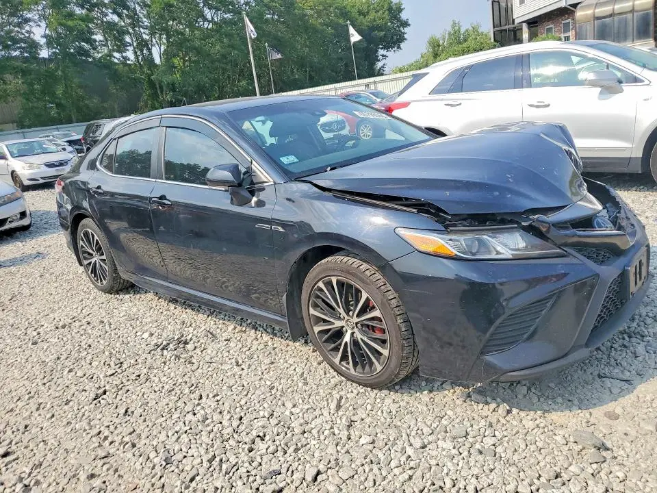 2018 TOYOTA CAMRY SE  