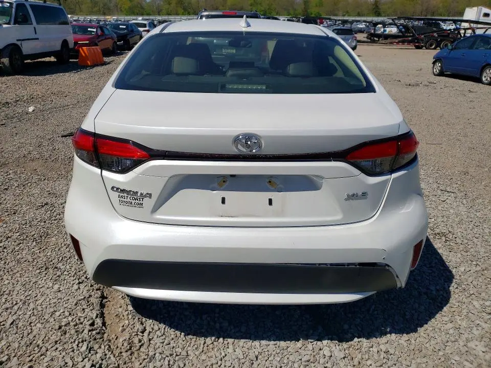 2022 TOYOTA COROLLA XLE  