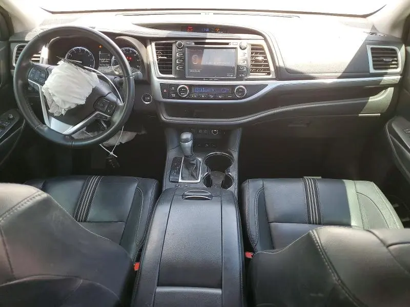 2017 TOYOTA HIGHLANDER SE  