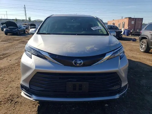 2022 TOYOTA SIENNA LE  