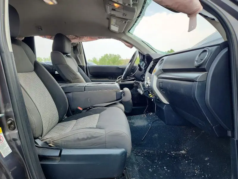 2017 TOYOTA TUNDRA SR5  