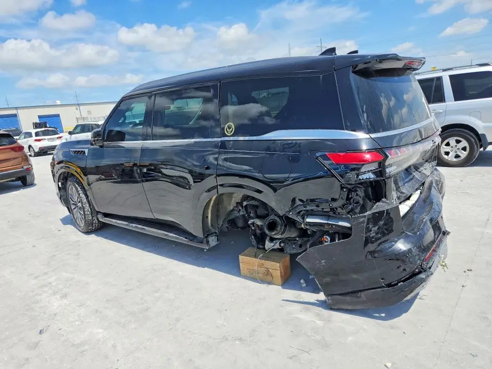 2025 INFINITI QX80 LUXE  