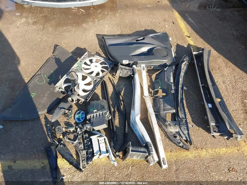 2022 TOYOTA PRIUS LE