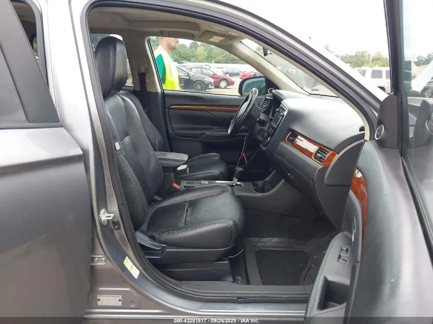 2014 MITSUBISHI OUTLANDER SE