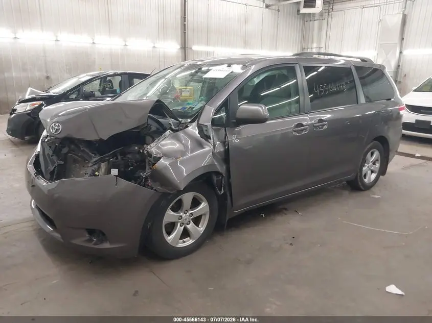 2011 TOYOTA SIENNA LE V6