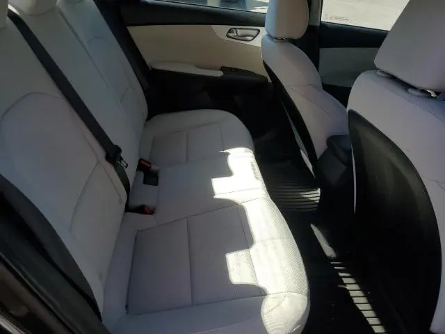 2023 KIA FORTE LX  