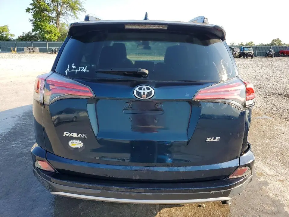 2018 TOYOTA RAV4 XLE  