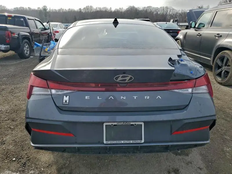 2024 HYUNDAI ELANTRA SE  