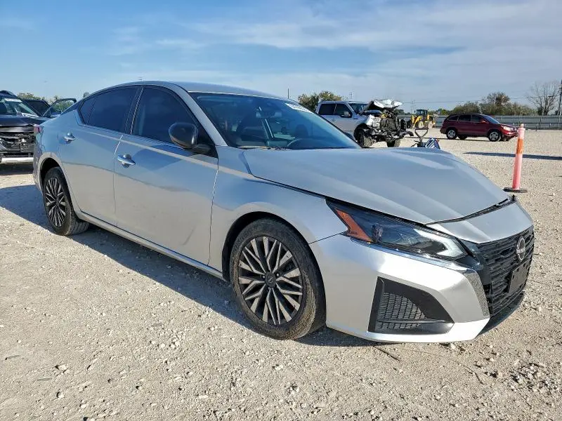 2024 NISSAN ALTIMA SV  