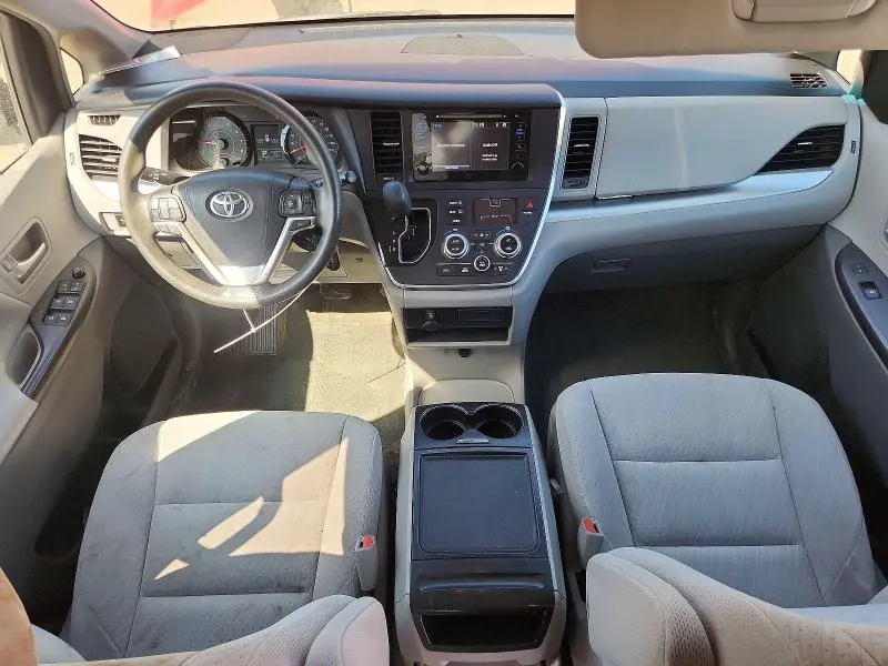 2017 TOYOTA SIENNA LE  