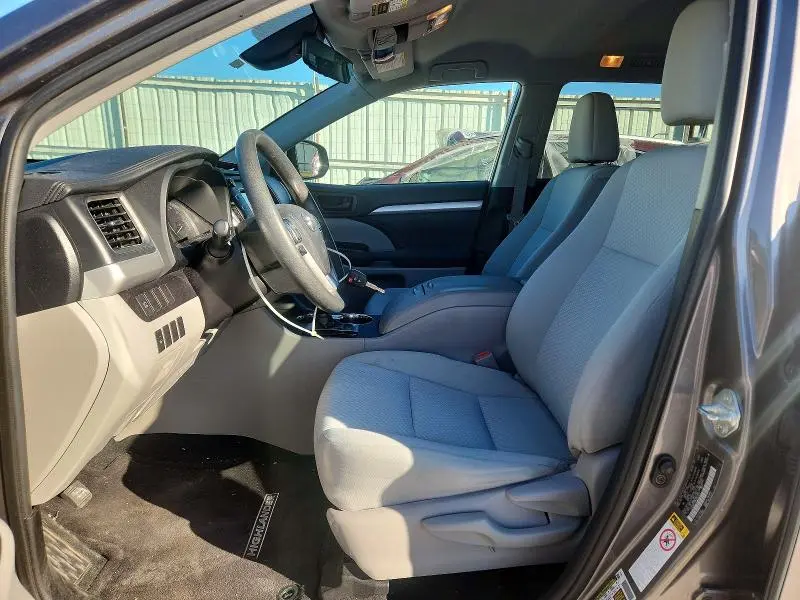 2019 TOYOTA HIGHLANDER LE  