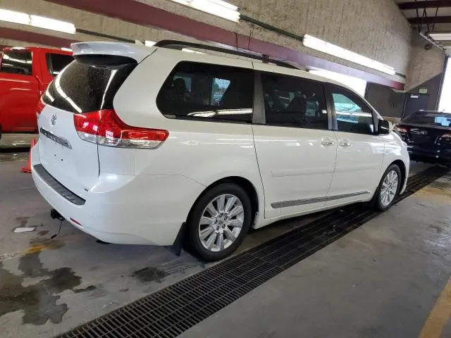 2012 TOYOTA SIENNA XLE  