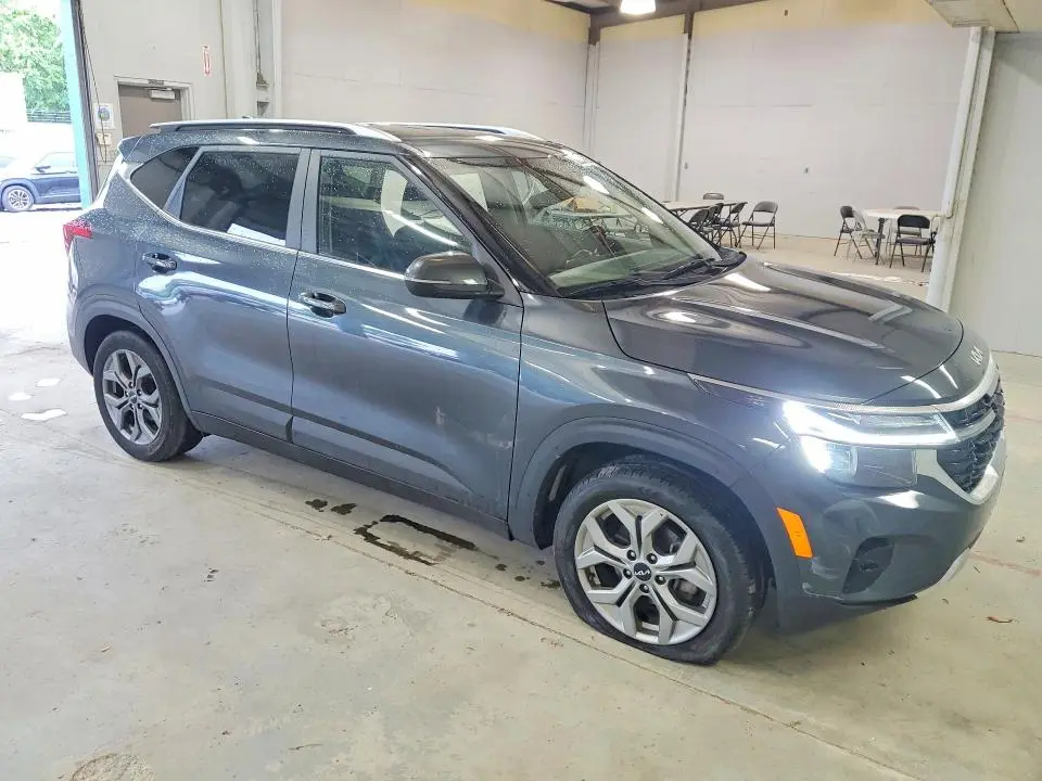 2024 KIA SELTOS S  