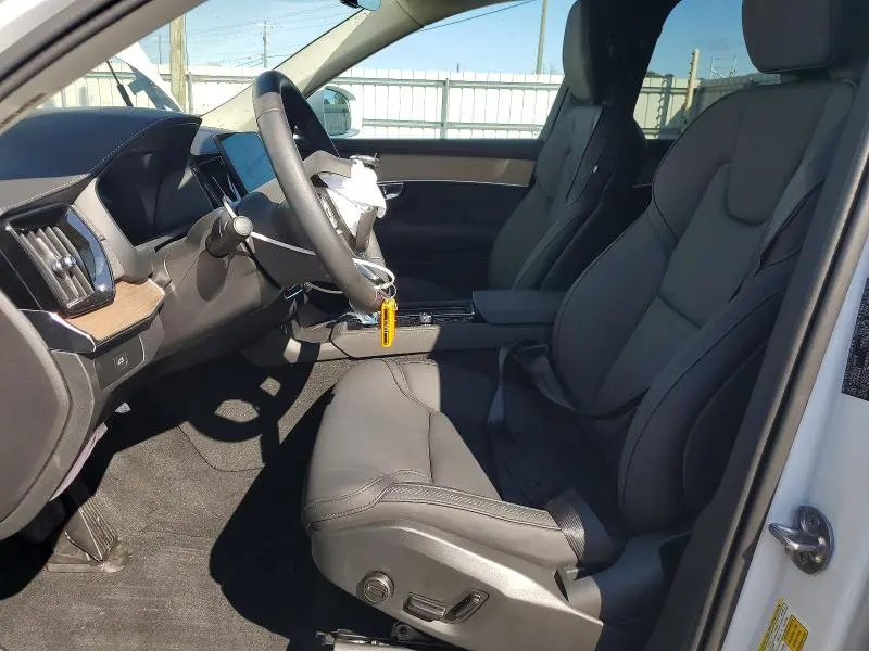 2025 VOLVO XC90 CORE  
