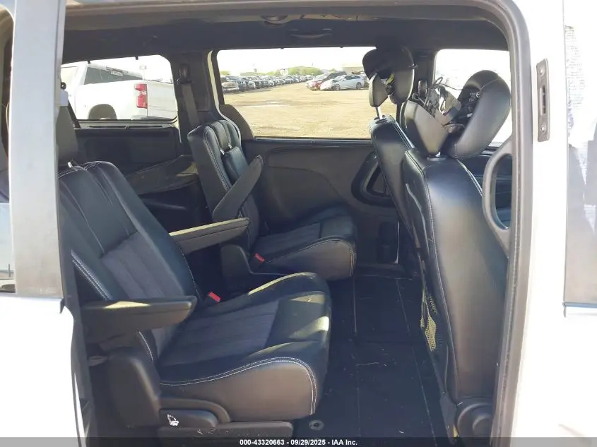 2013 CHRYSLER TOWN & COUNTRY S