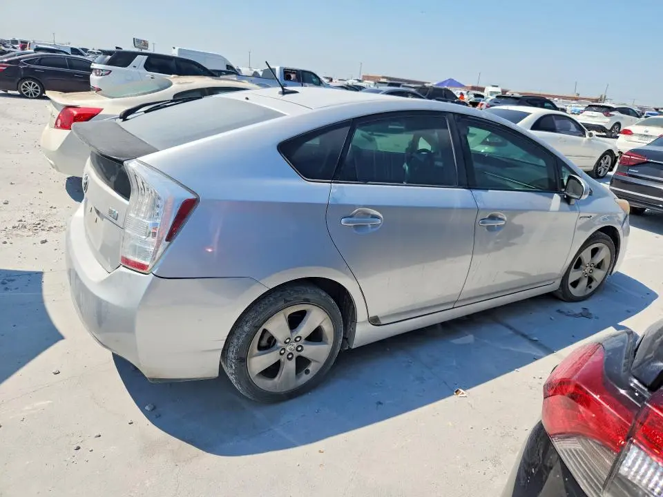 2010 TOYOTA PRIUS V  