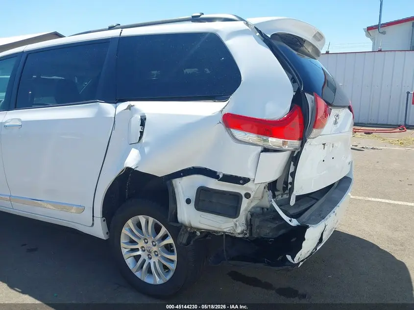 2012 TOYOTA SIENNA XLE V6 8 PASSENGER