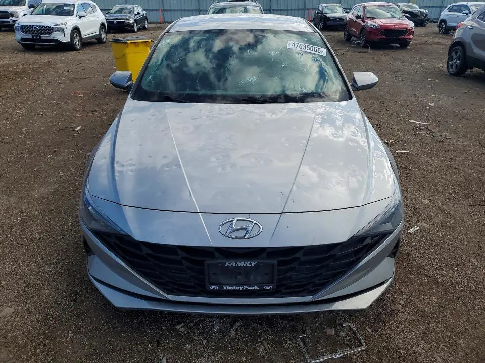 2021 HYUNDAI ELANTRA SE  