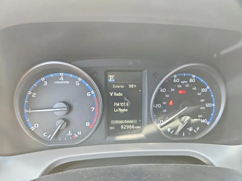 2017 TOYOTA RAV4 XLE  