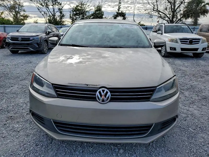 2013 VOLKSWAGEN JETTA SE  